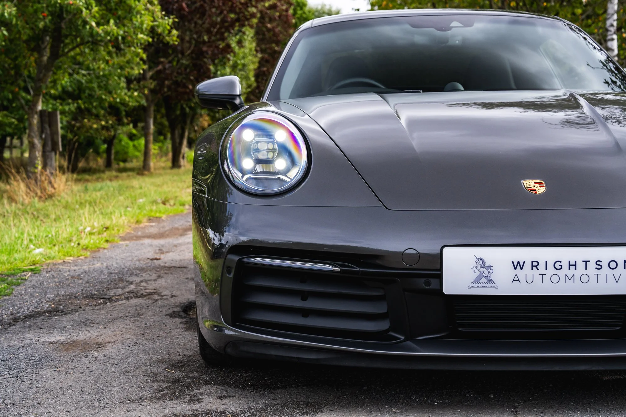 Porsche_911_Carrera_4_exterior-8.jpg