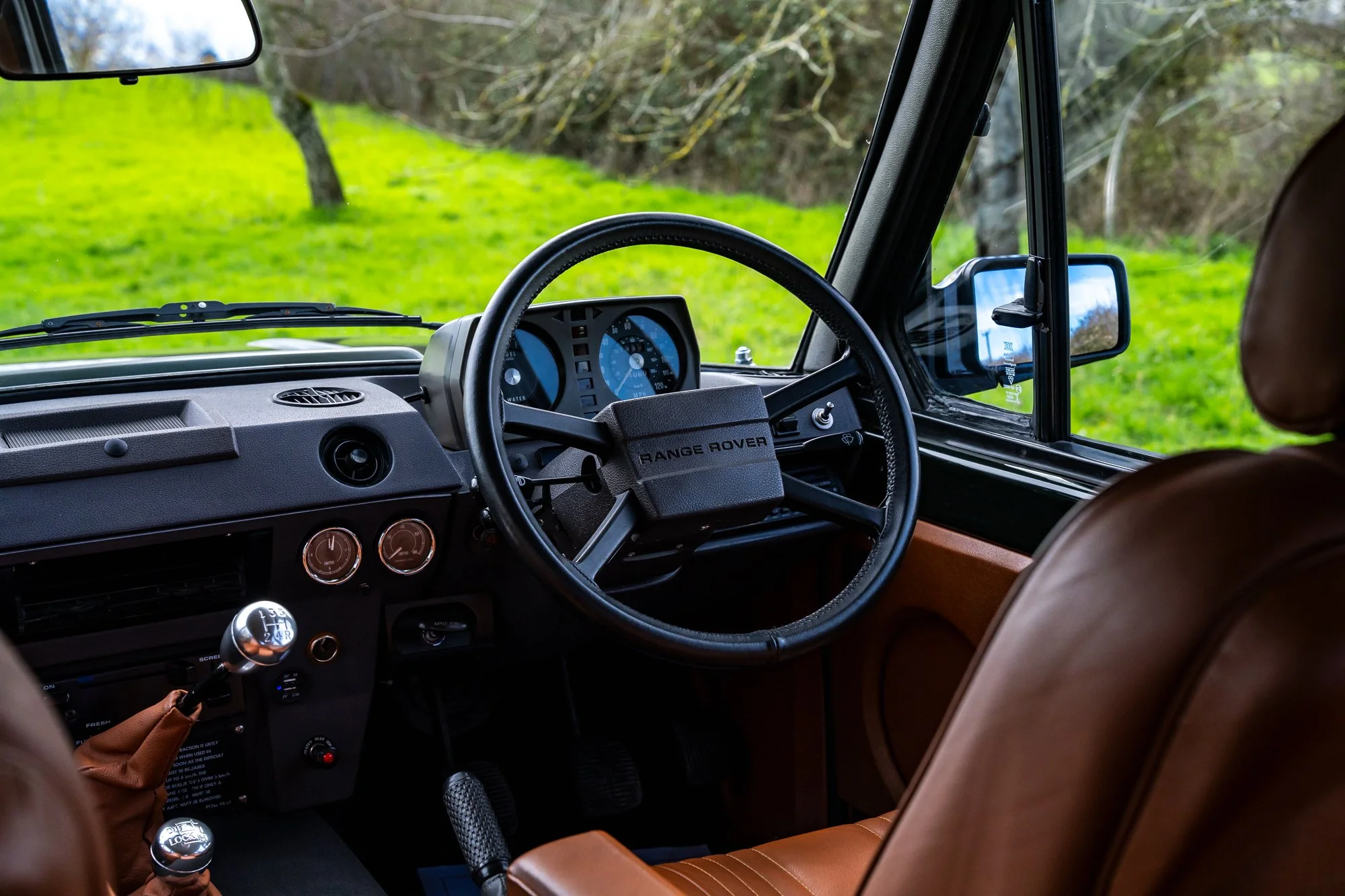 Range Rover V8_interior-30.jpg