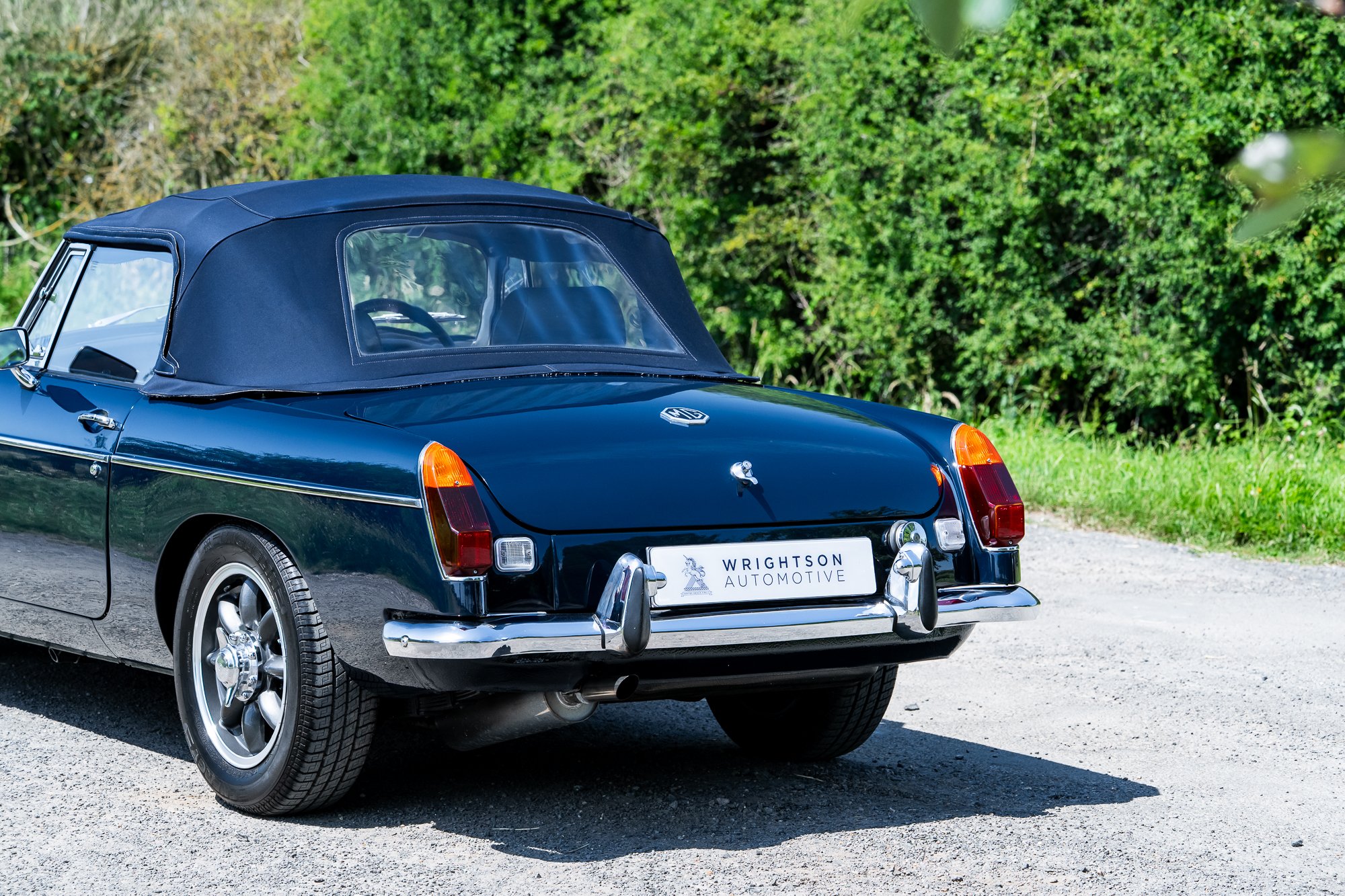 MG_Roadster_exterior-17.jpg