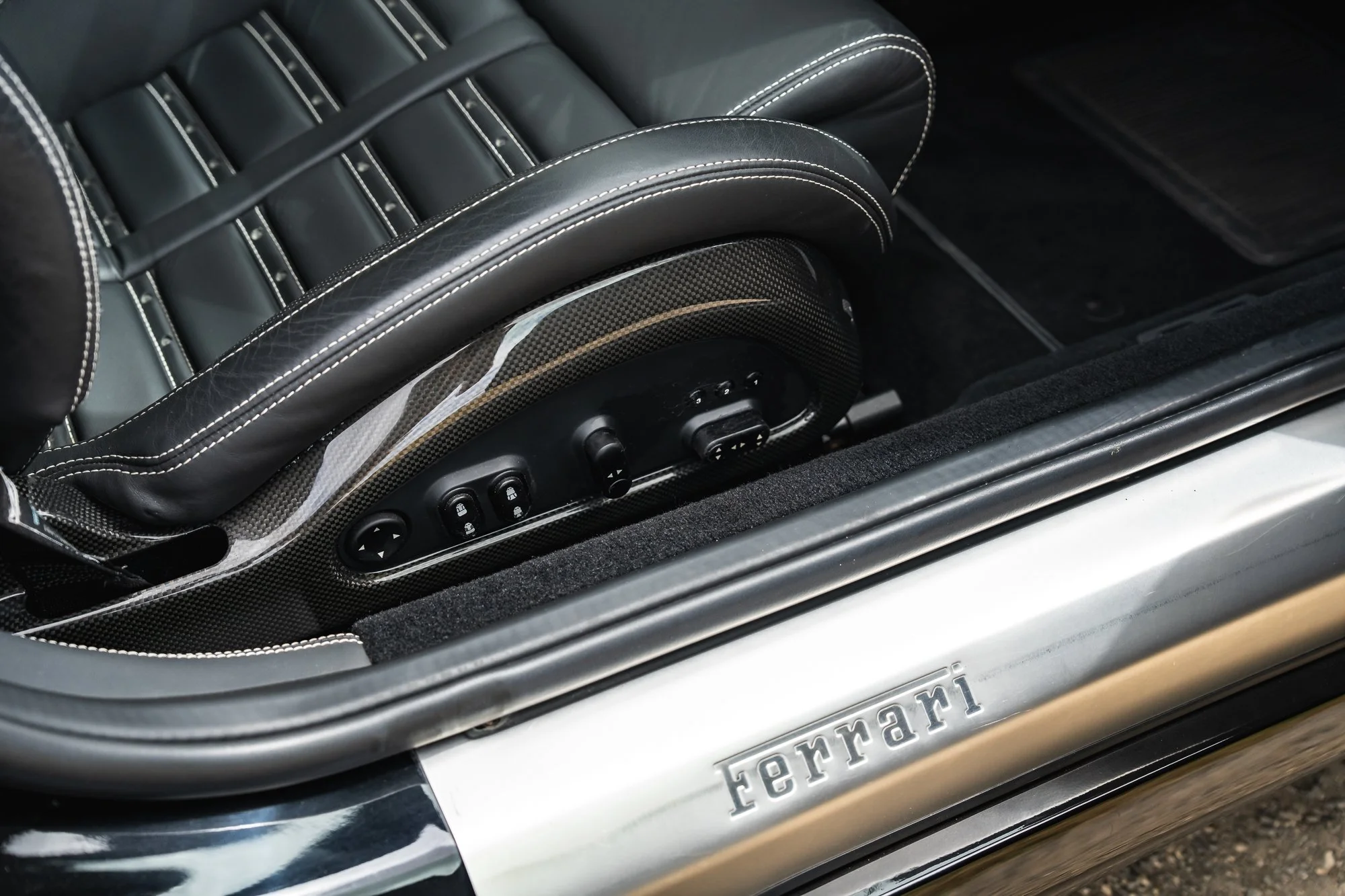 Ferrari_599_GTB_interior-5.jpg