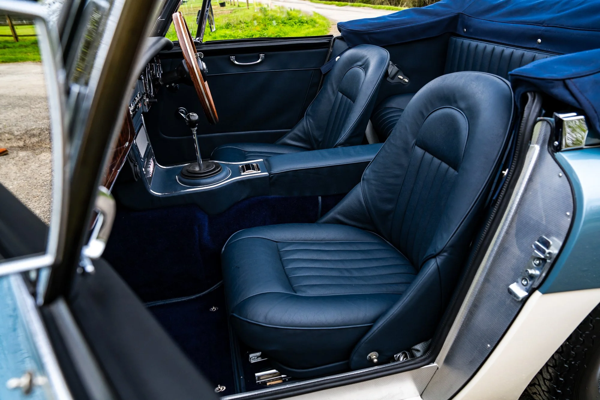 Austin Healey 3000_interior-6.jpg