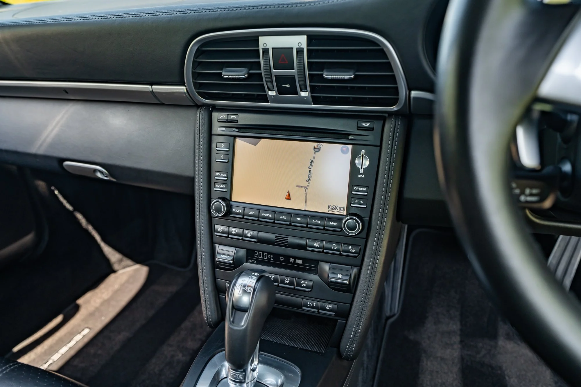 Porsche_911_Turbo S_interior-7.jpg