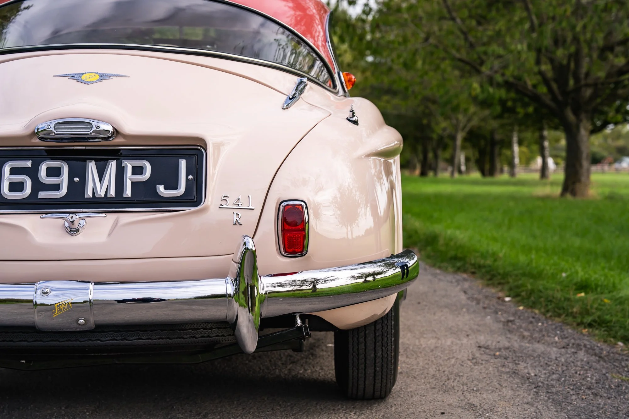 Jensen_541R_exterior-27.jpg
