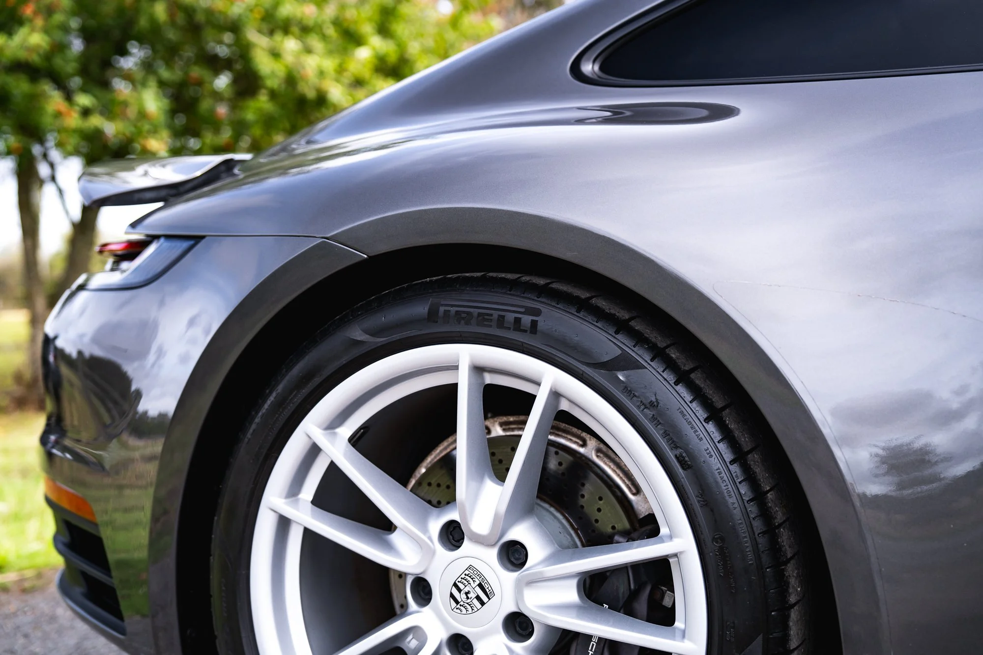 Porsche_911_Carrera_4_exterior-18.jpg