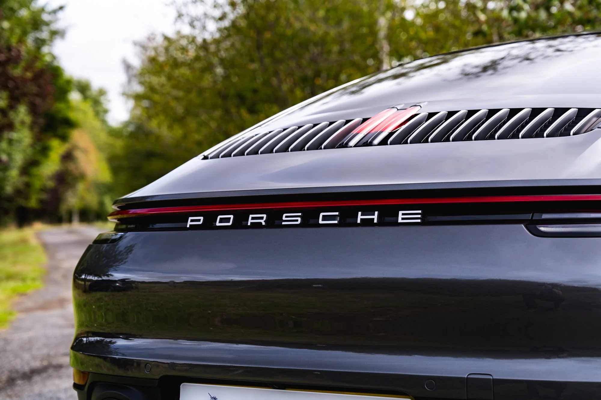 Porsche_911_Carrera_4_exterior-20.jpg