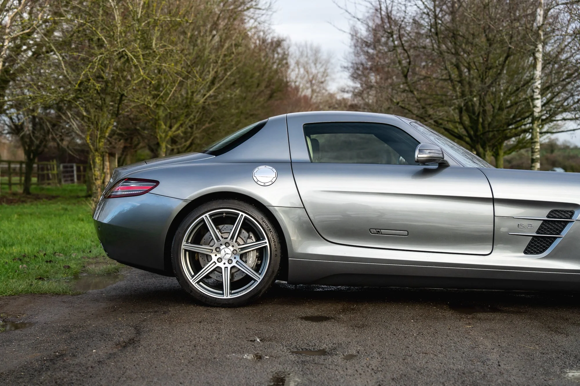 Mercedes-Benz_SLS_AMG_exterior-20.jpg