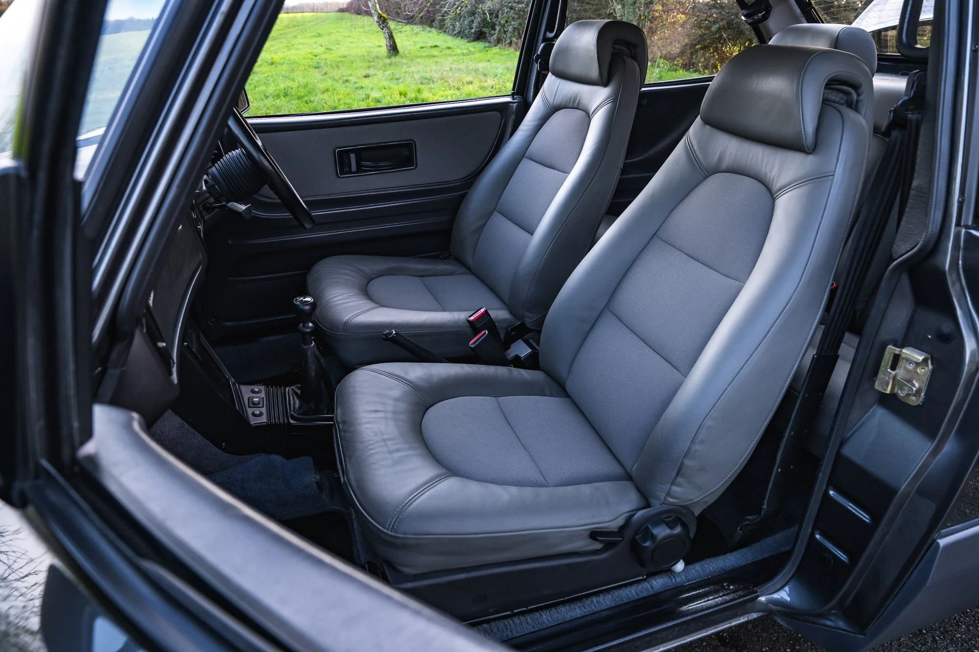 Saab_900_Turbo_interior-15.jpg
