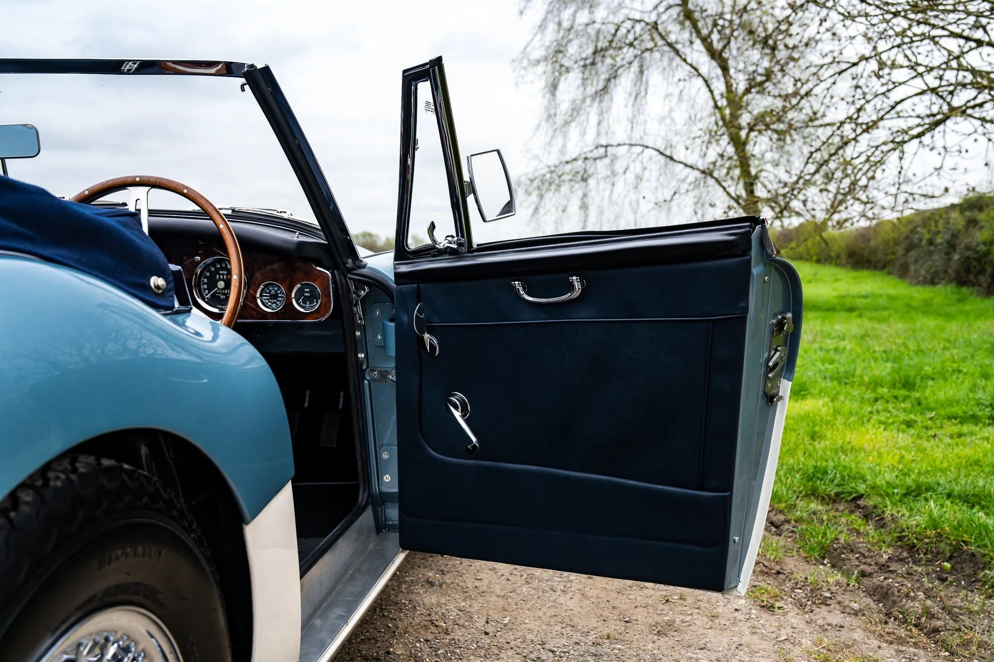 Austin Healey 3000_interior-21.jpg