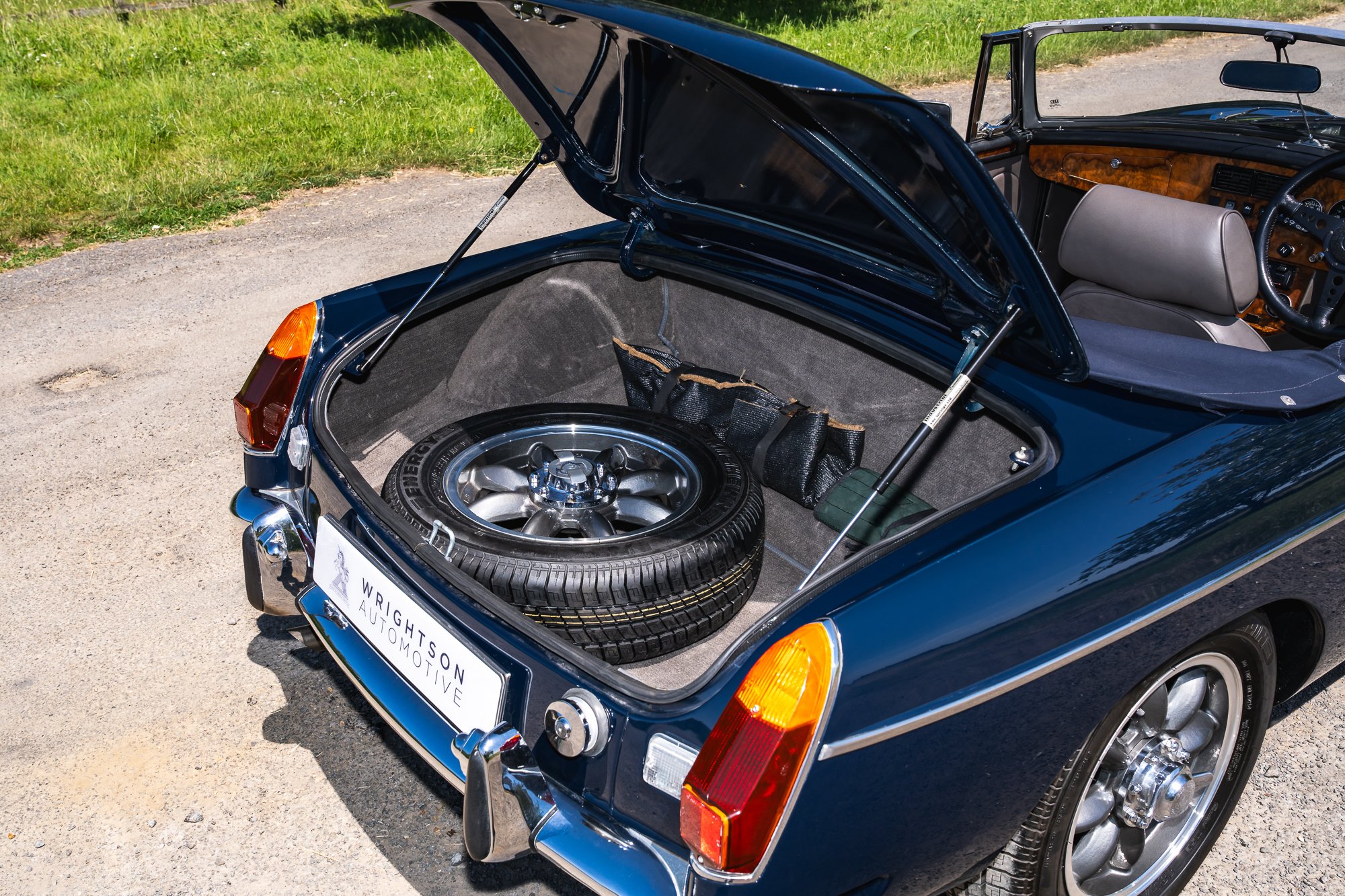 MG_Roadster_engine-2.jpg