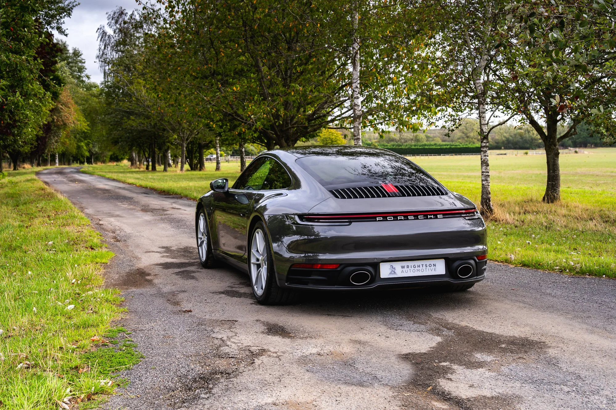 Porsche_911_Carrera_4-11.jpg