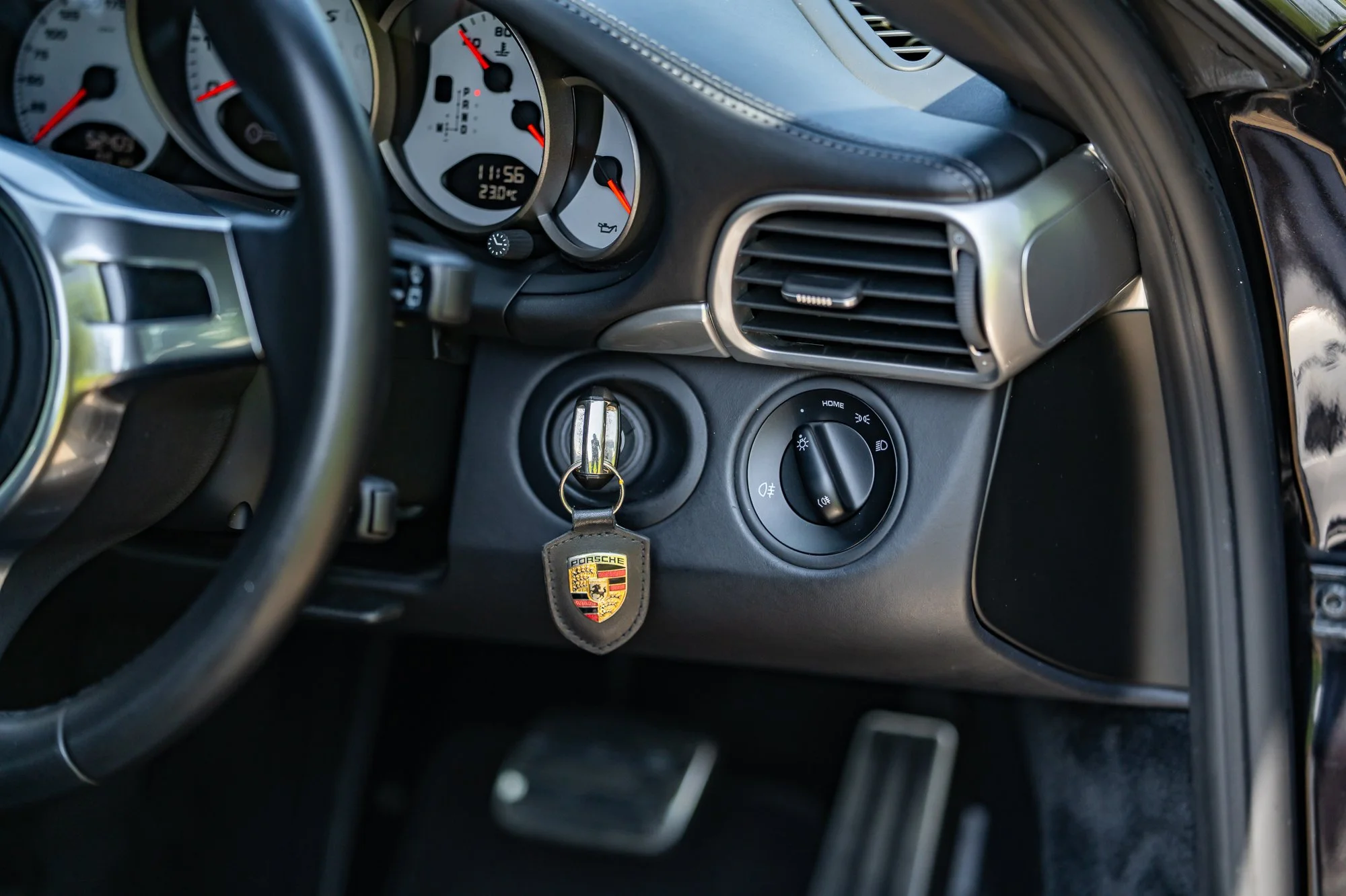Porsche_911_Turbo S_interior-11.jpg