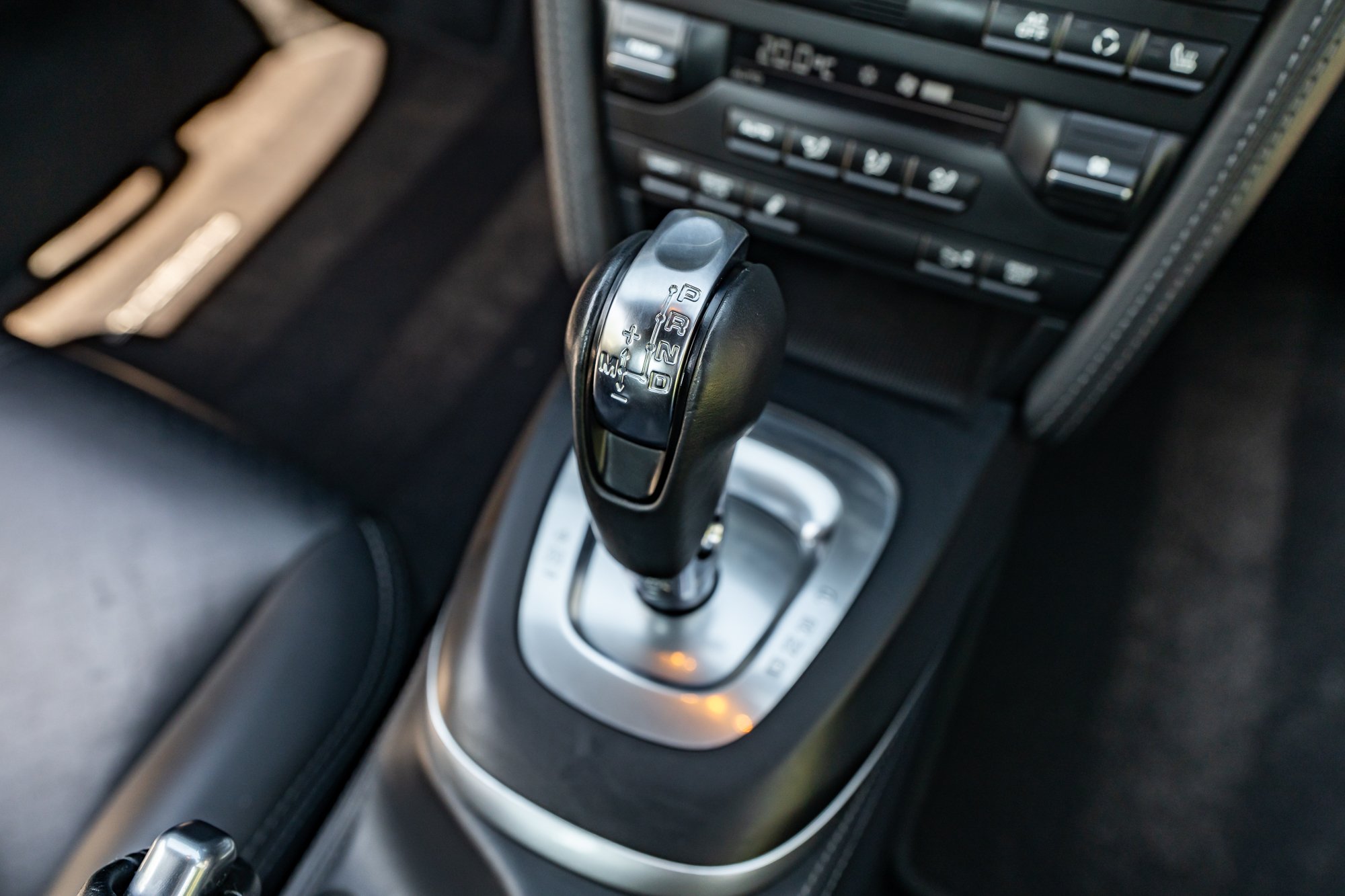 Porsche_911_Turbo S_interior-8.jpg