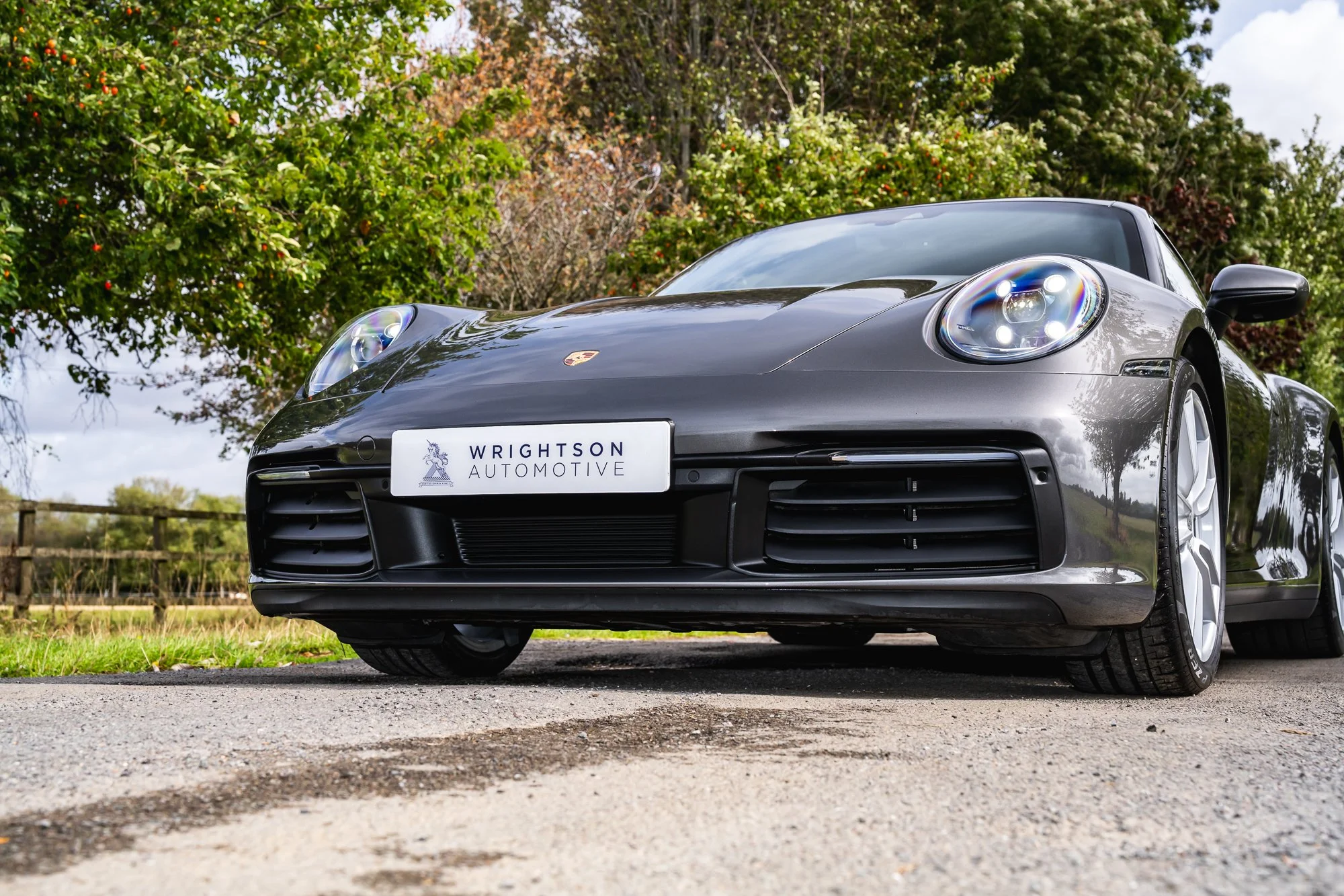 Porsche_911_Carrera_4_exterior-10.jpg