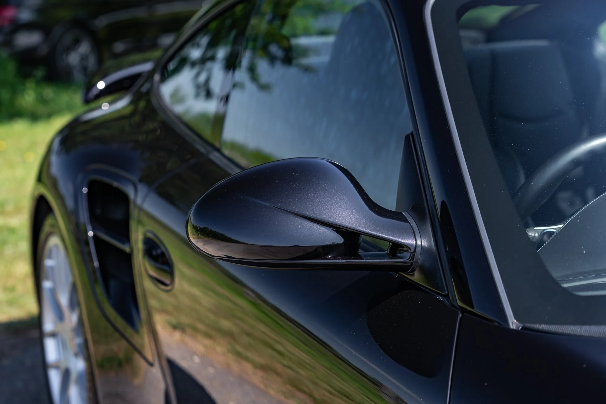 Porsche_911_Turbo S_exterior-14.jpg