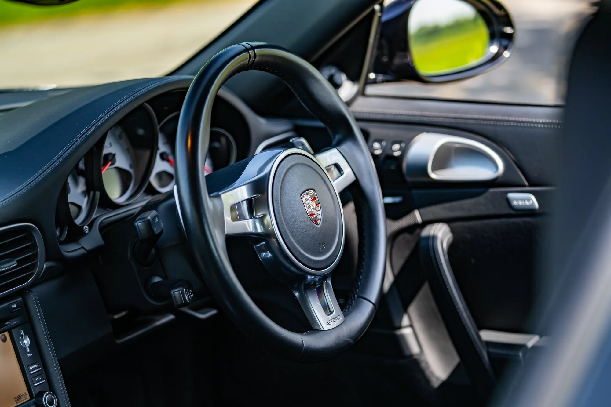 Porsche_911_Turbo S_interior-16.jpg