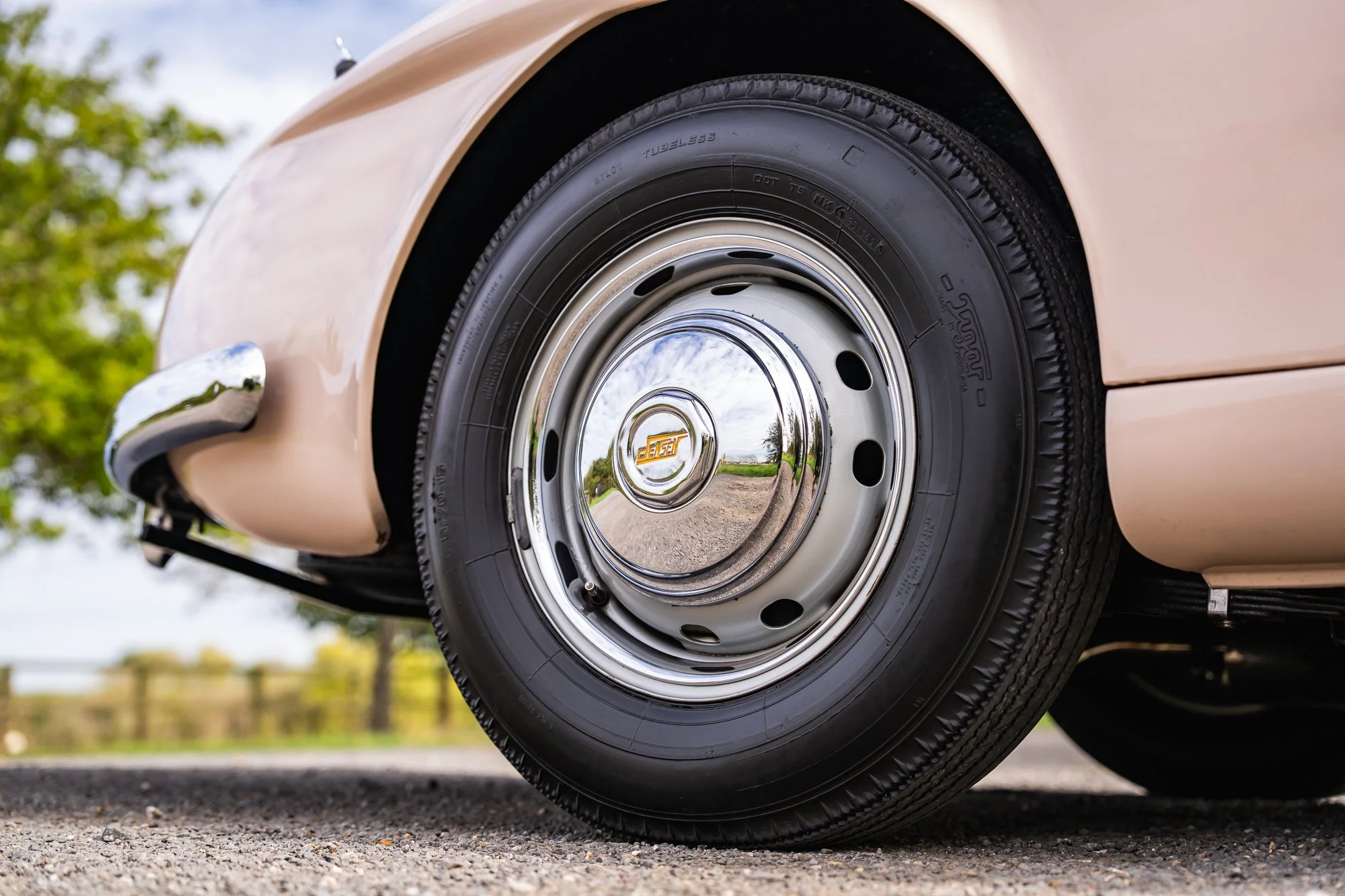 Jensen_541R_exterior1-1.jpg