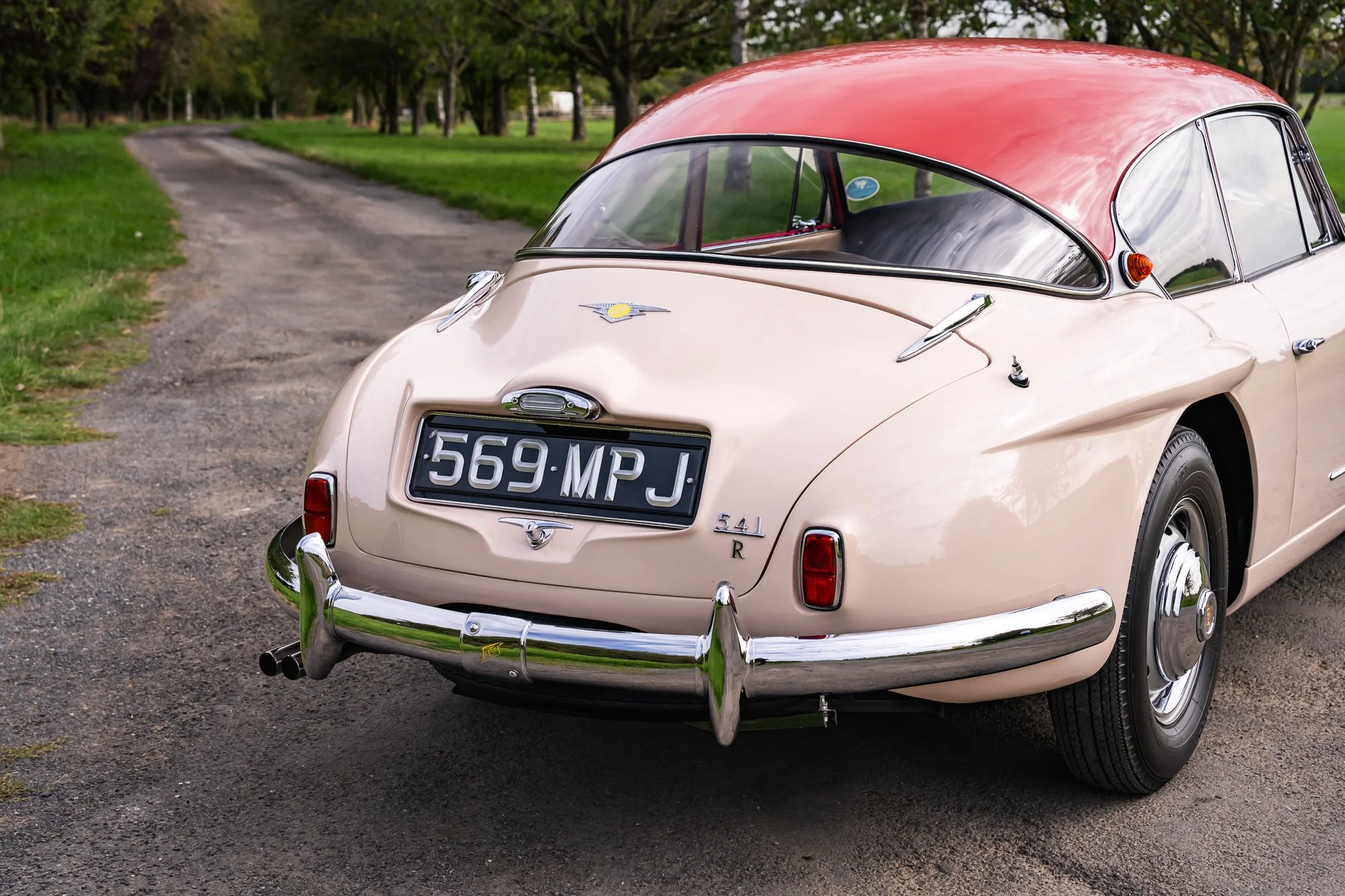 Jensen_541R_exterior-29.jpg
