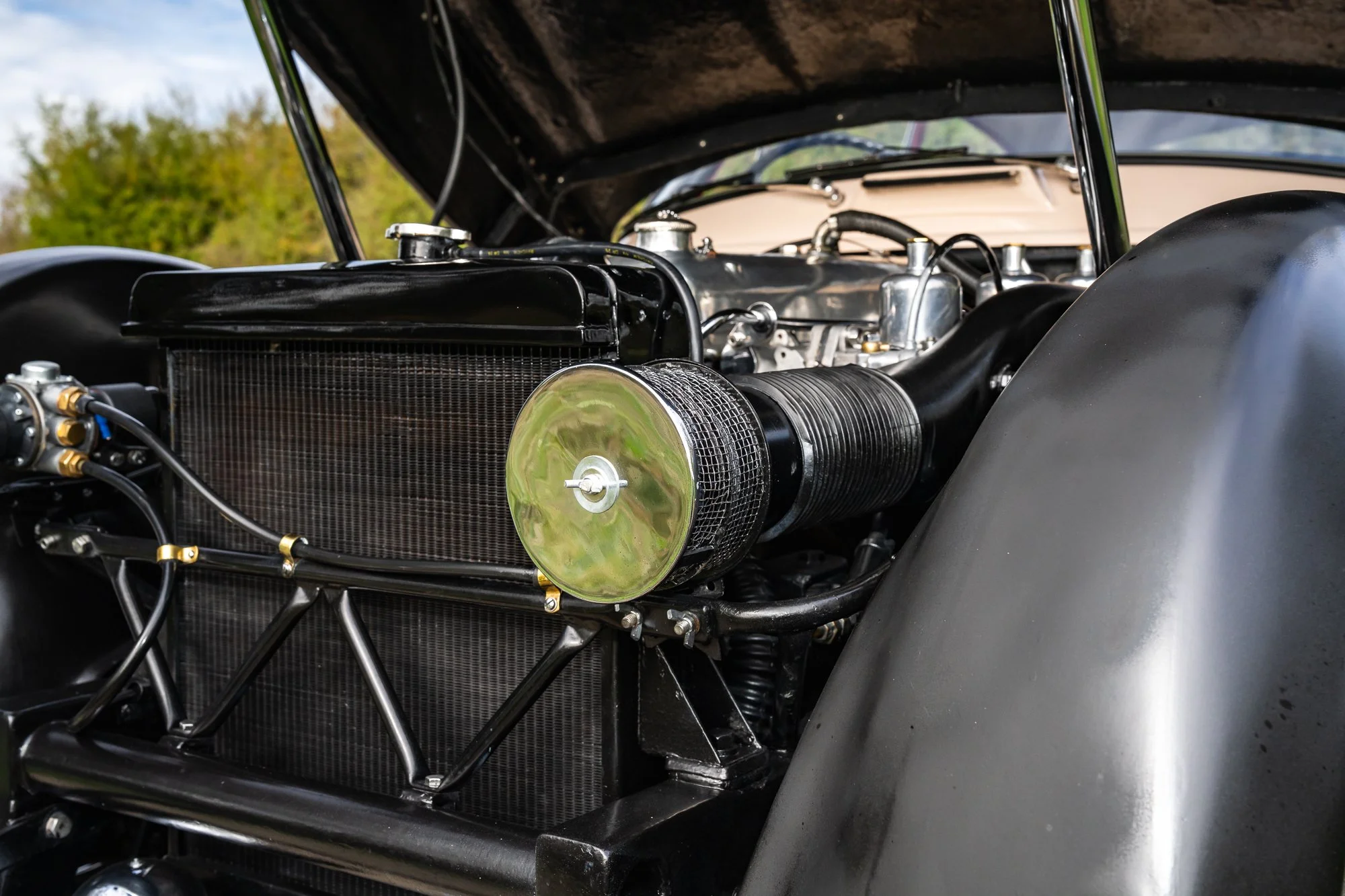 Jensen_541R_engine-11.jpg