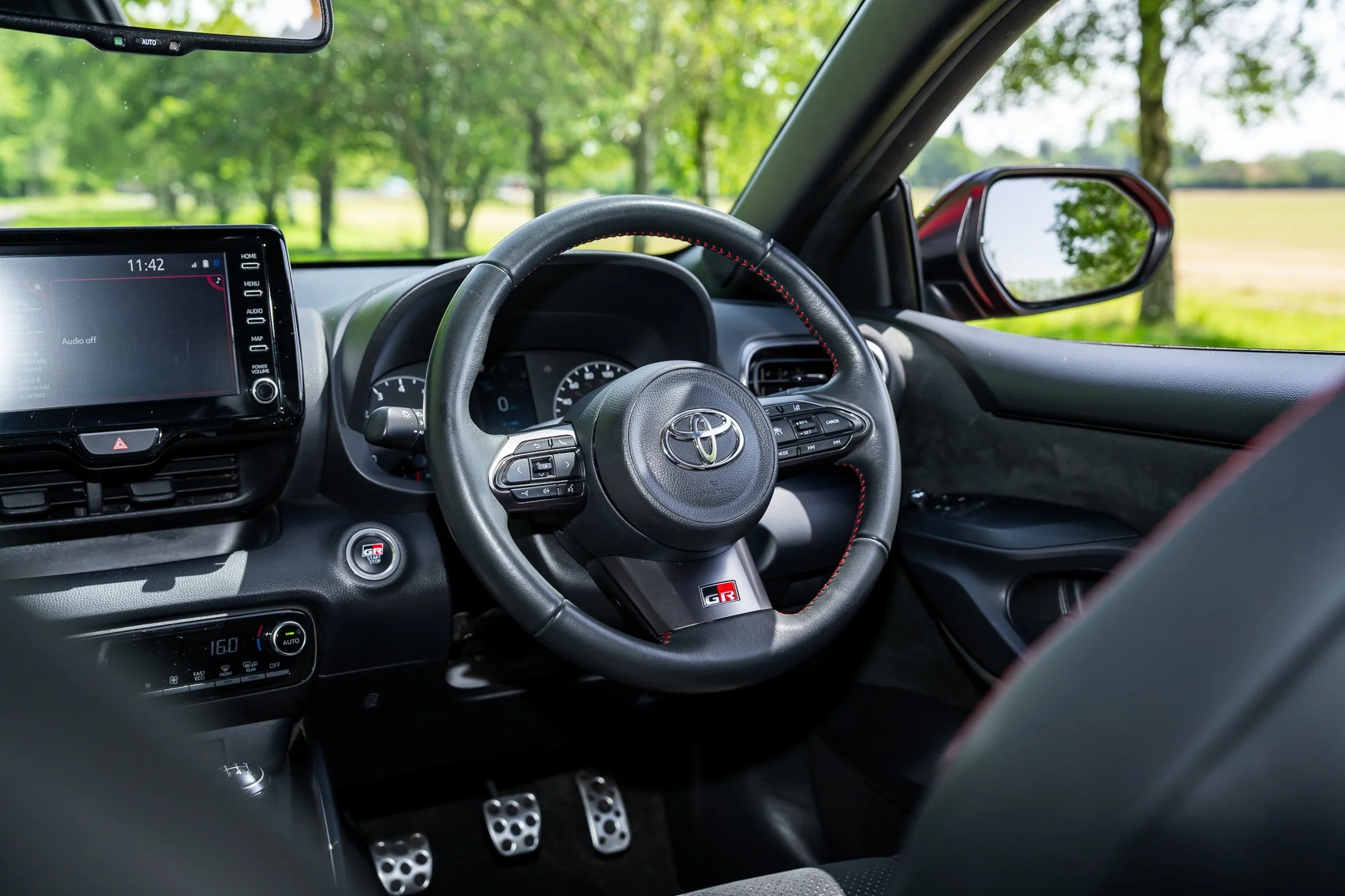 Toyota_Yaris_GR_Four_interior-20.jpg