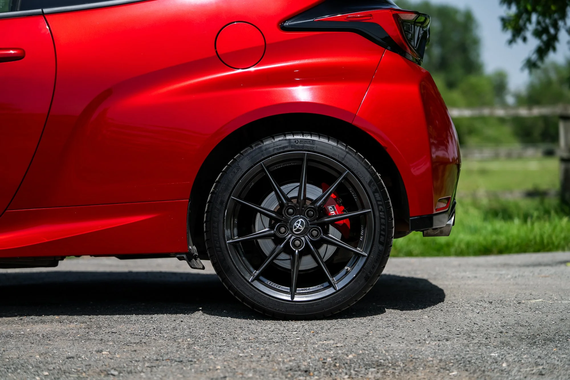 Toyota_Yaris_GR_Four_exterior1-3.jpg