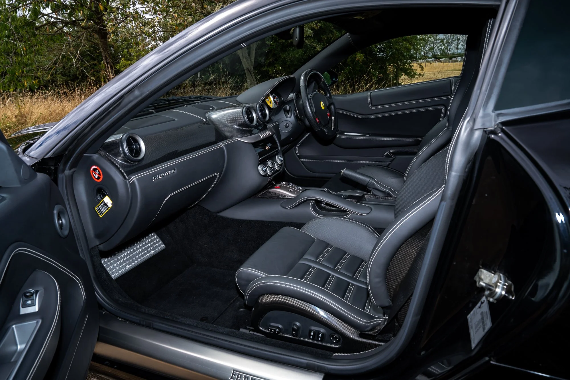 Ferrari_599_GTB_interior-14.jpg