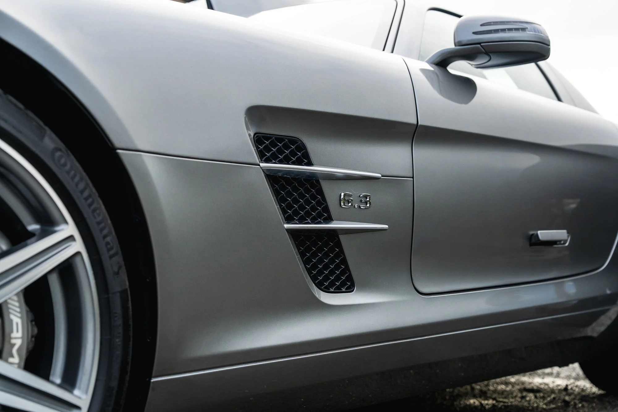 Mercedes-Benz_SLS_AMG_exterior-1.jpg
