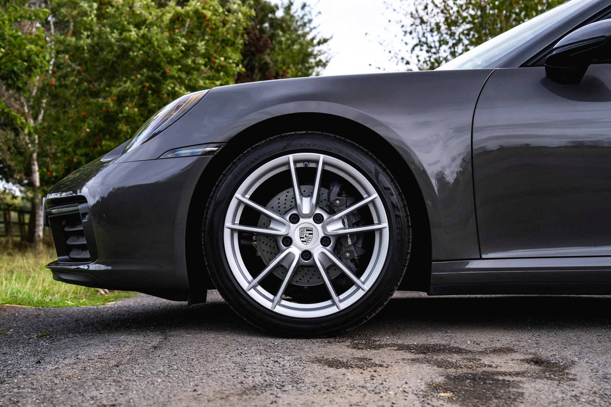 Porsche_911_Carrera_4_exterior1-4.jpg
