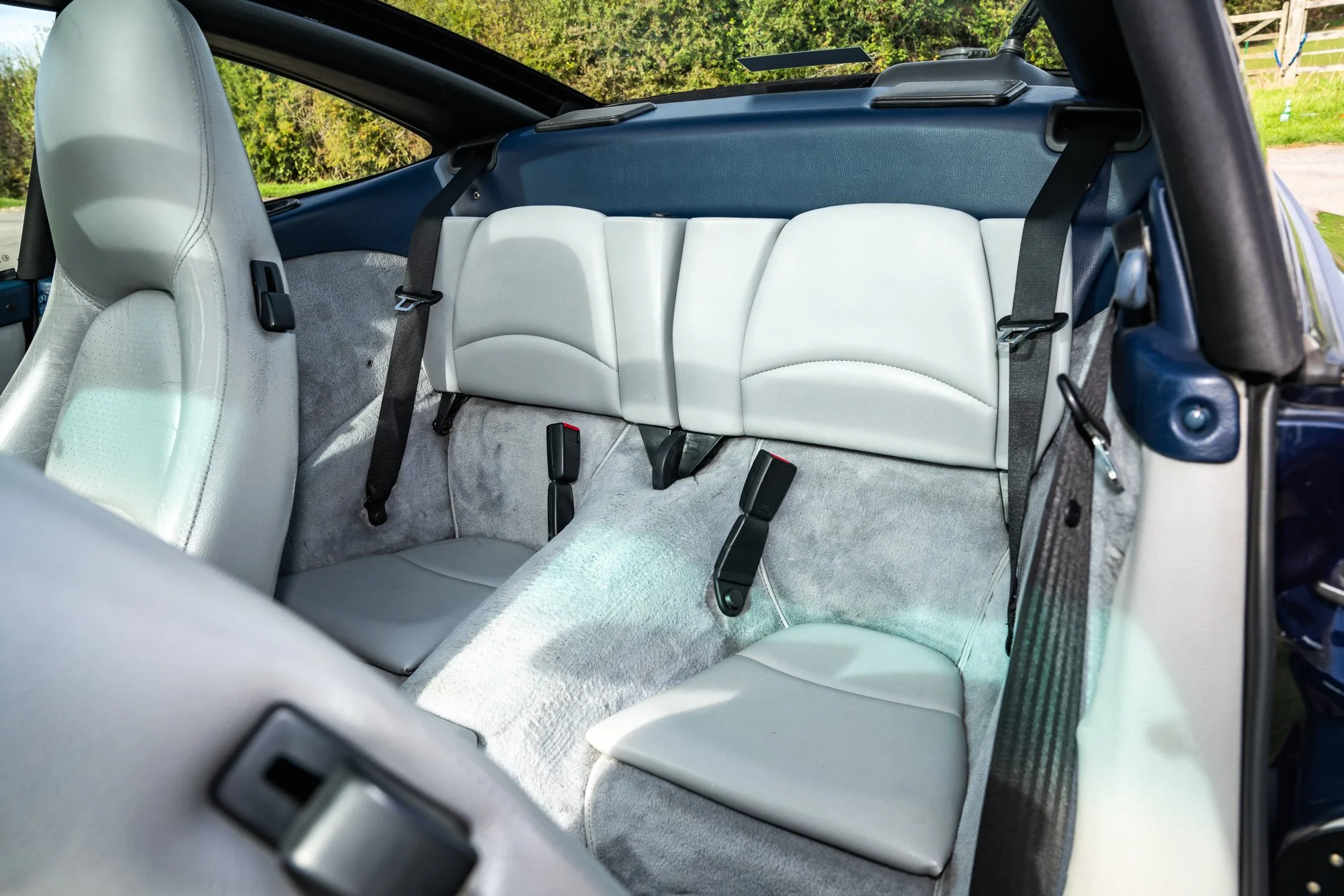 Porsche_993_Targa_interior-5.jpg