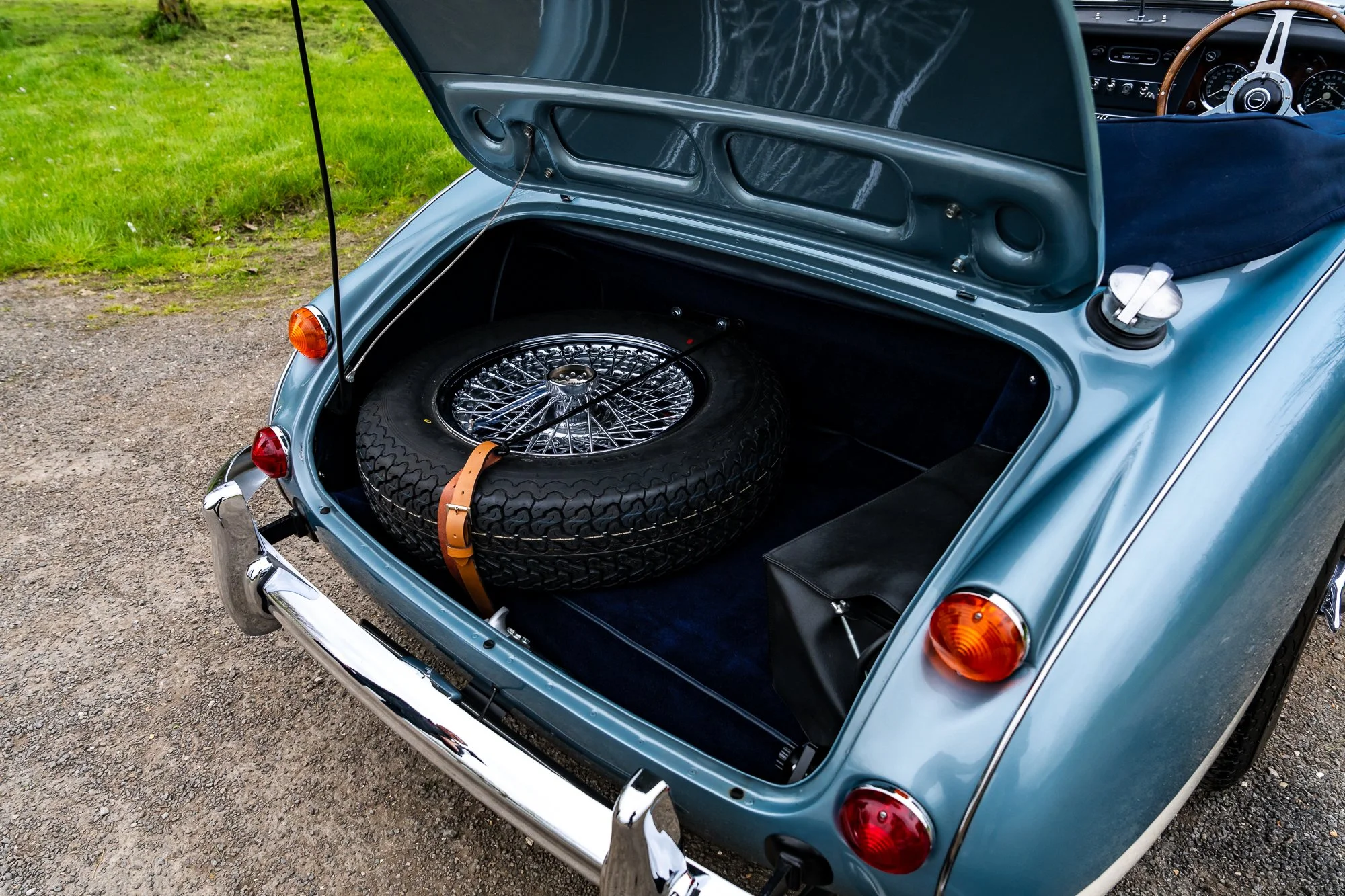 Austin Healey 3000_interior-26.jpg