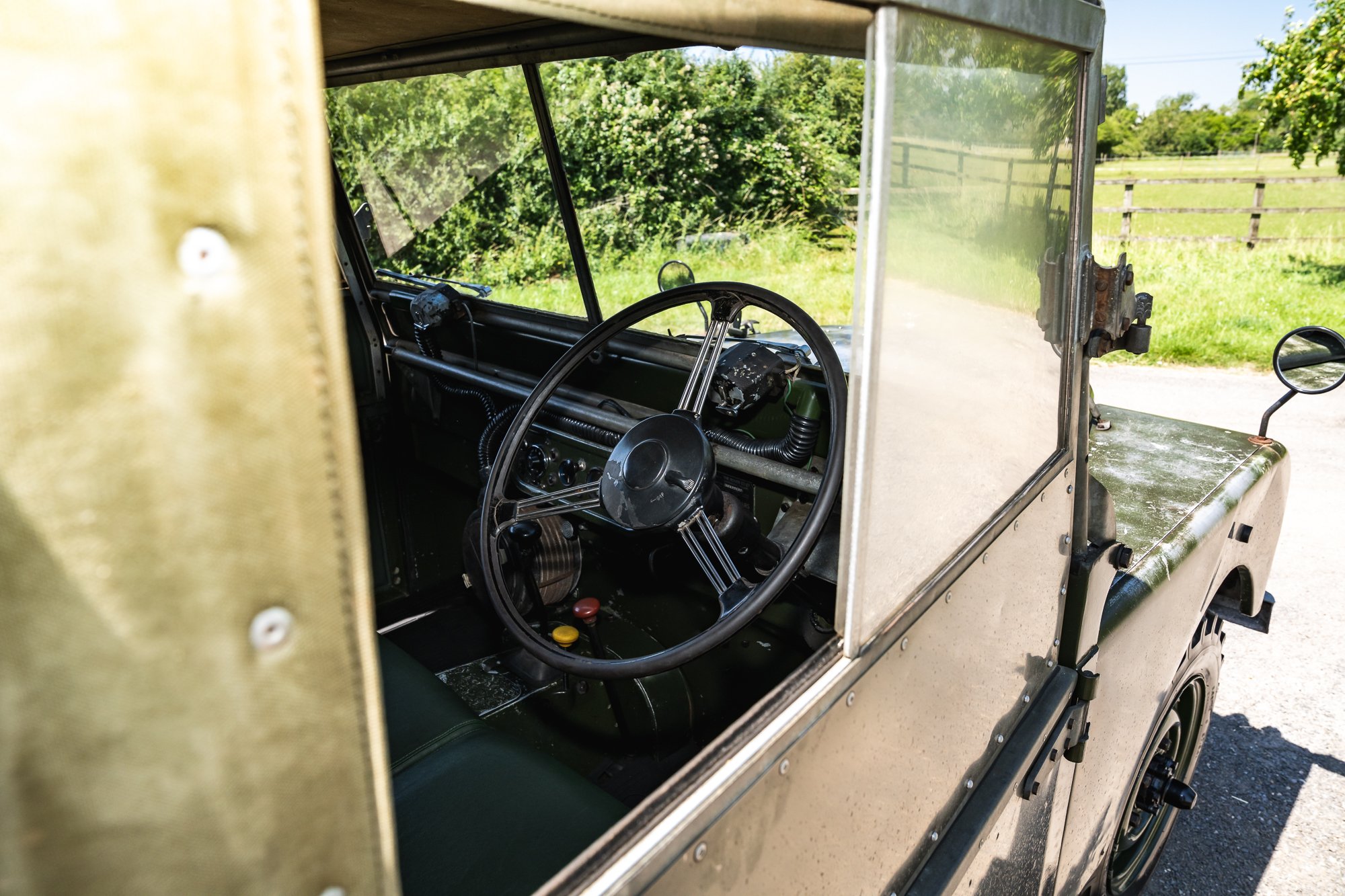 LandRover_Series1_interior-16.jpg