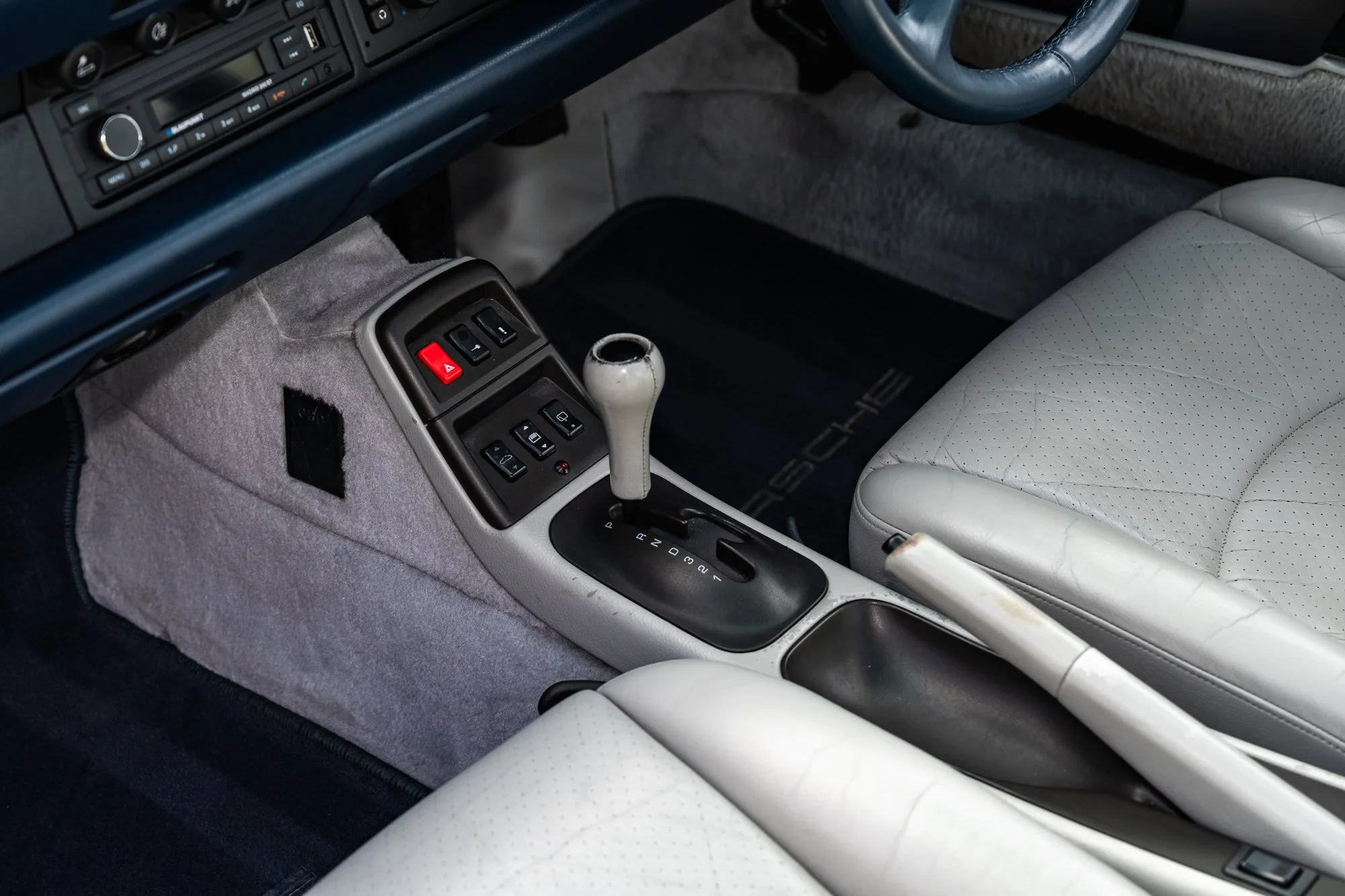 Porsche_993_Targa_interior-6.jpg