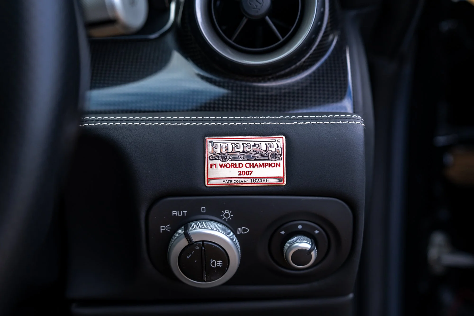 Ferrari_599_GTB_interior-31.jpg