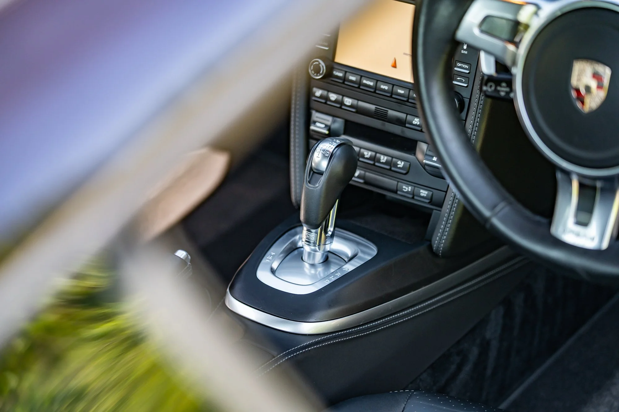 Porsche_911_Turbo S_interior-14.jpg