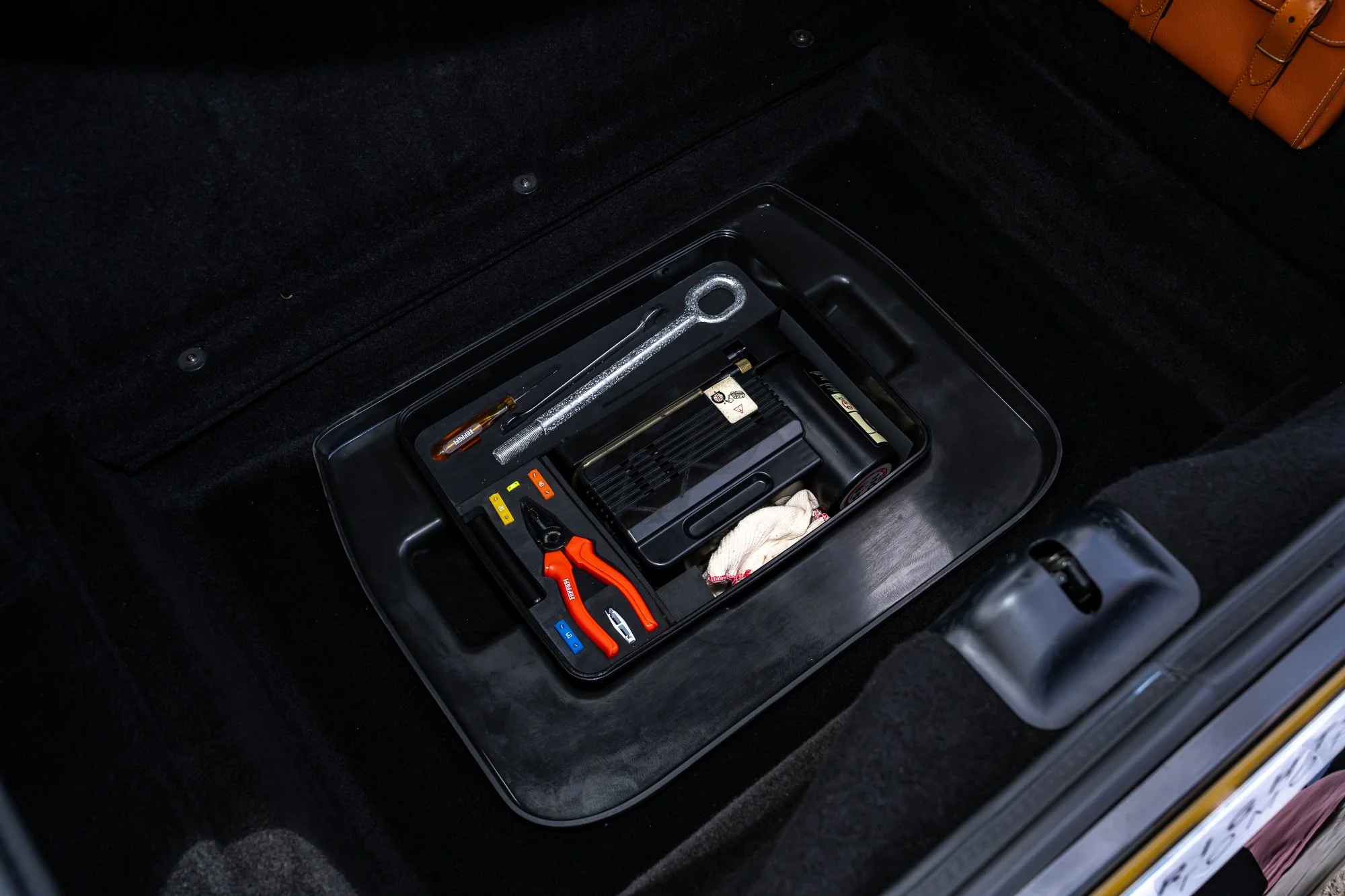 Ferrari_599_GTB_interior-42.jpg