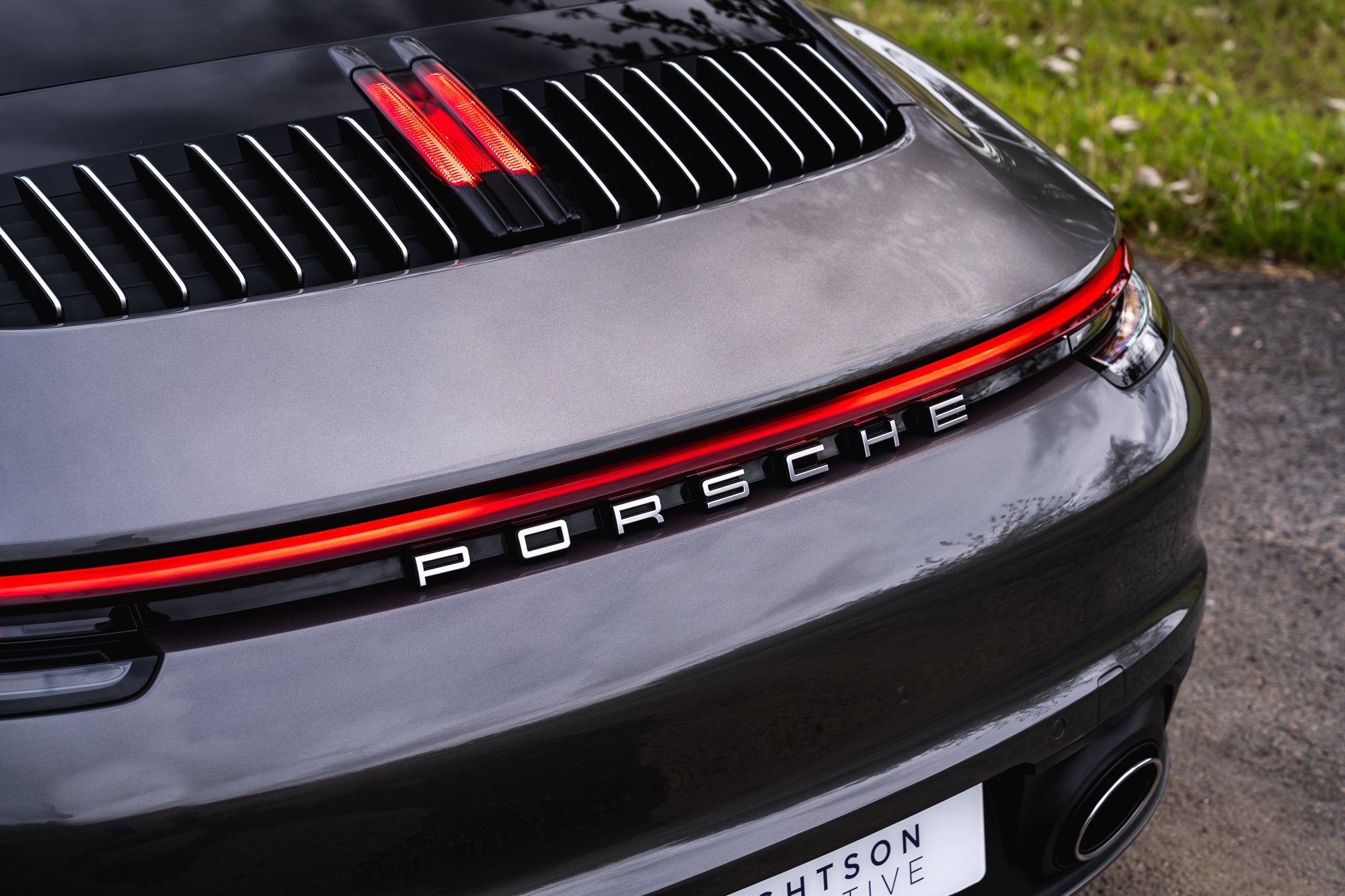 Porsche_911_Carrera_4_exterior-25.jpg
