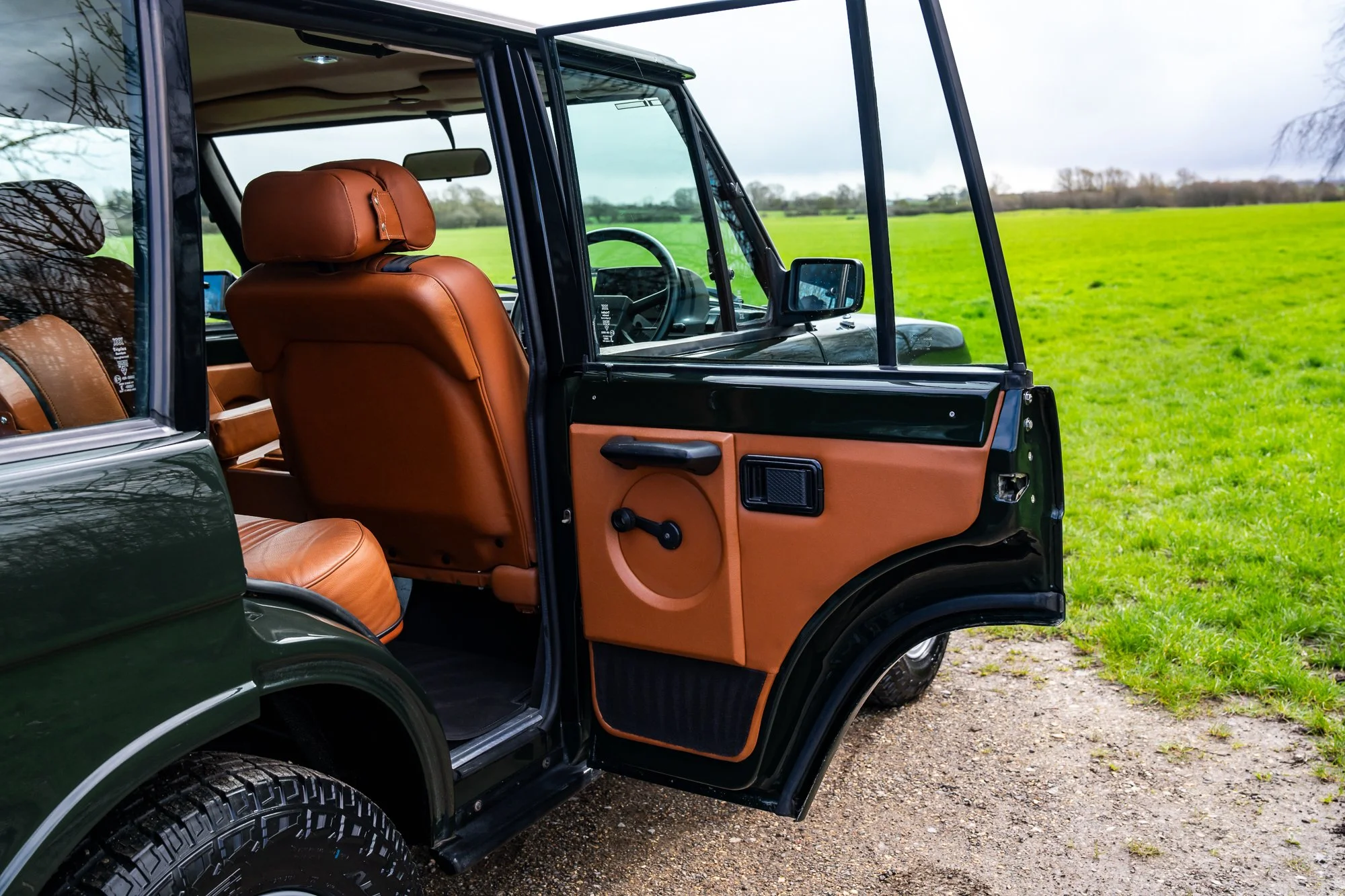 Range Rover V8_interior-12.jpg