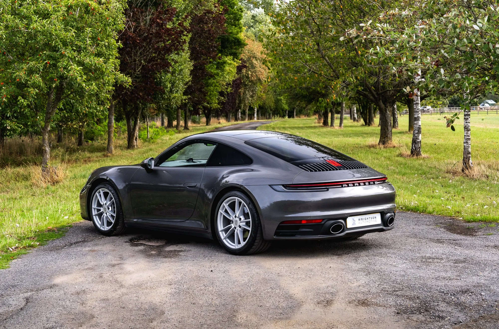 Porsche_911_Carrera_4-12.jpg