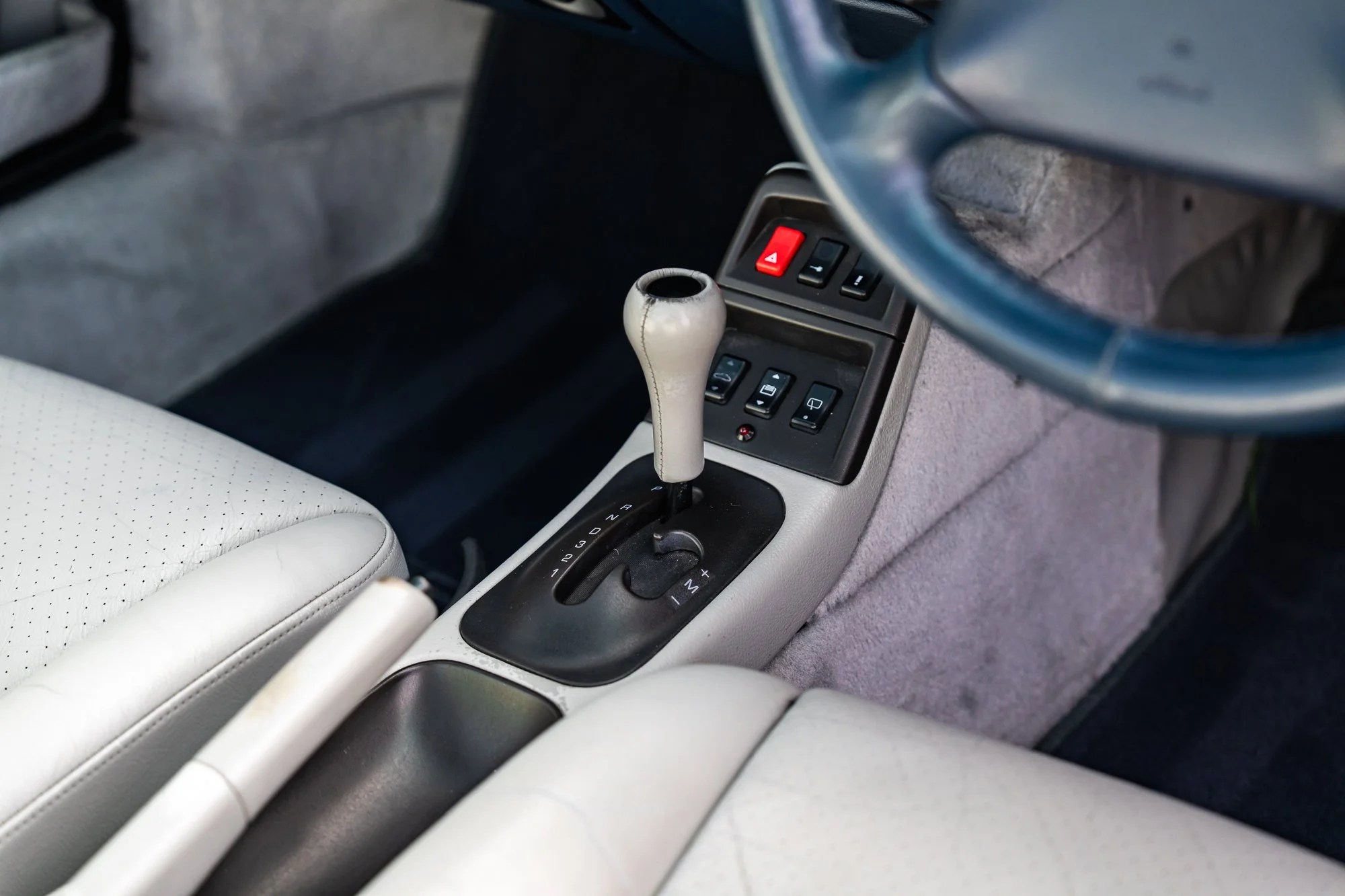 Porsche_993_Targa_interior-11.jpg