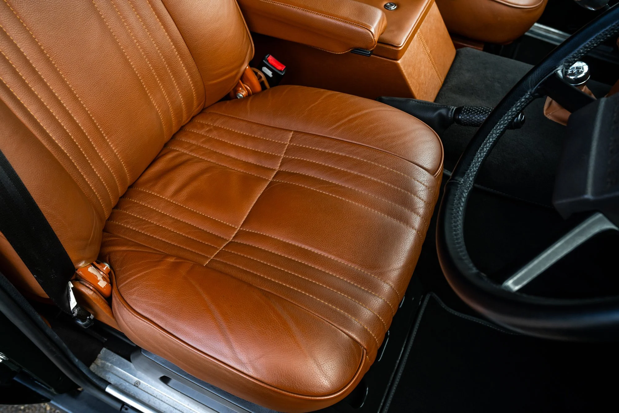 Range Rover V8_interior-25.jpg