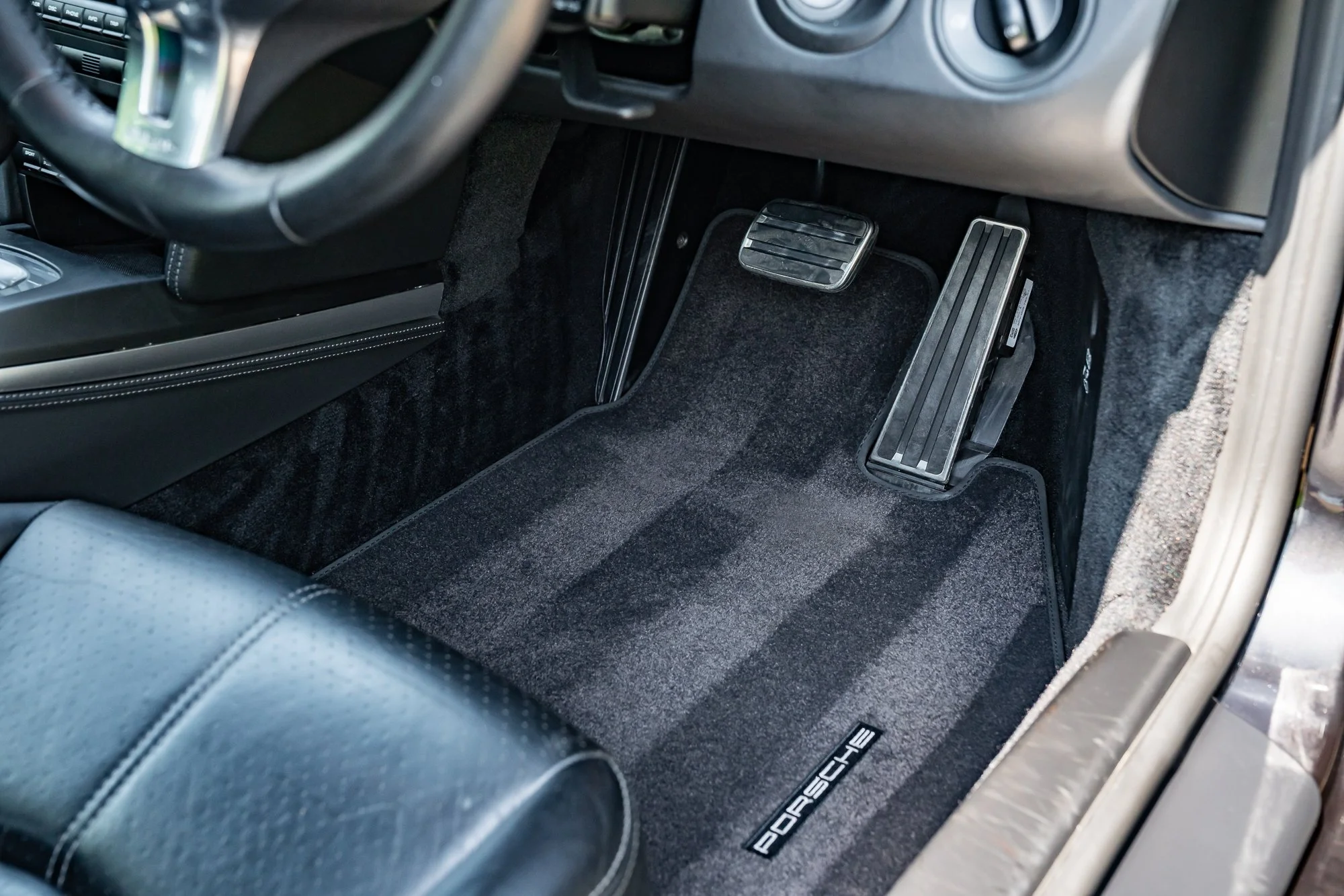 Porsche_911_Turbo S_interior-22.jpg