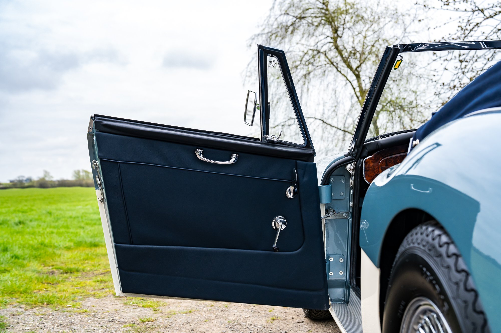Austin Healey 3000_interior-20.jpg