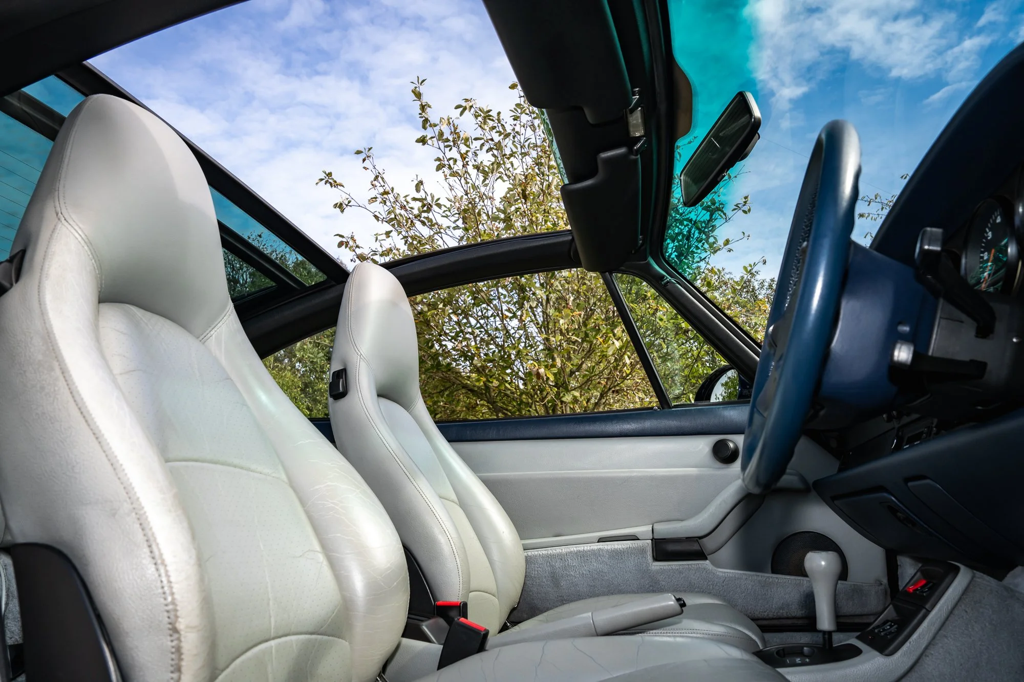 Porsche_993_Targa_interior-32.jpg