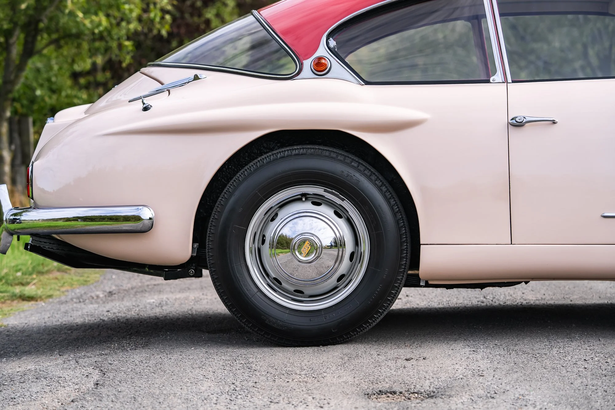 Jensen_541R_exterior1-4.jpg