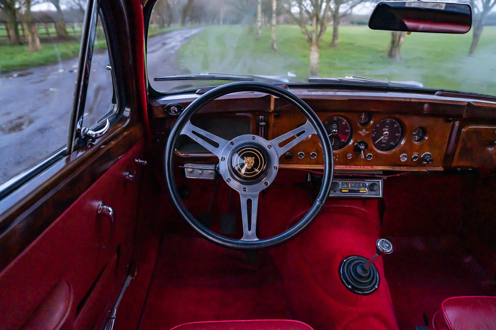 Jaguar_Mk2_4.3_interior-8.jpg