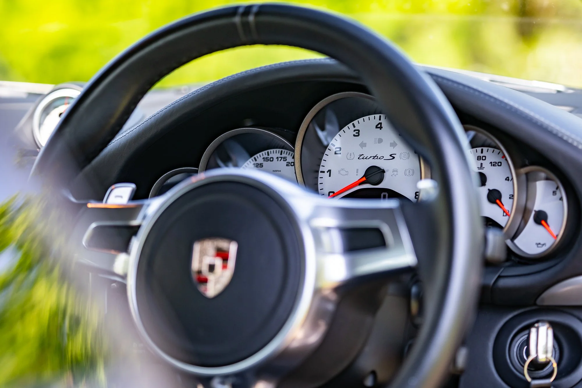 Porsche_911_Turbo S_interior-13.jpg