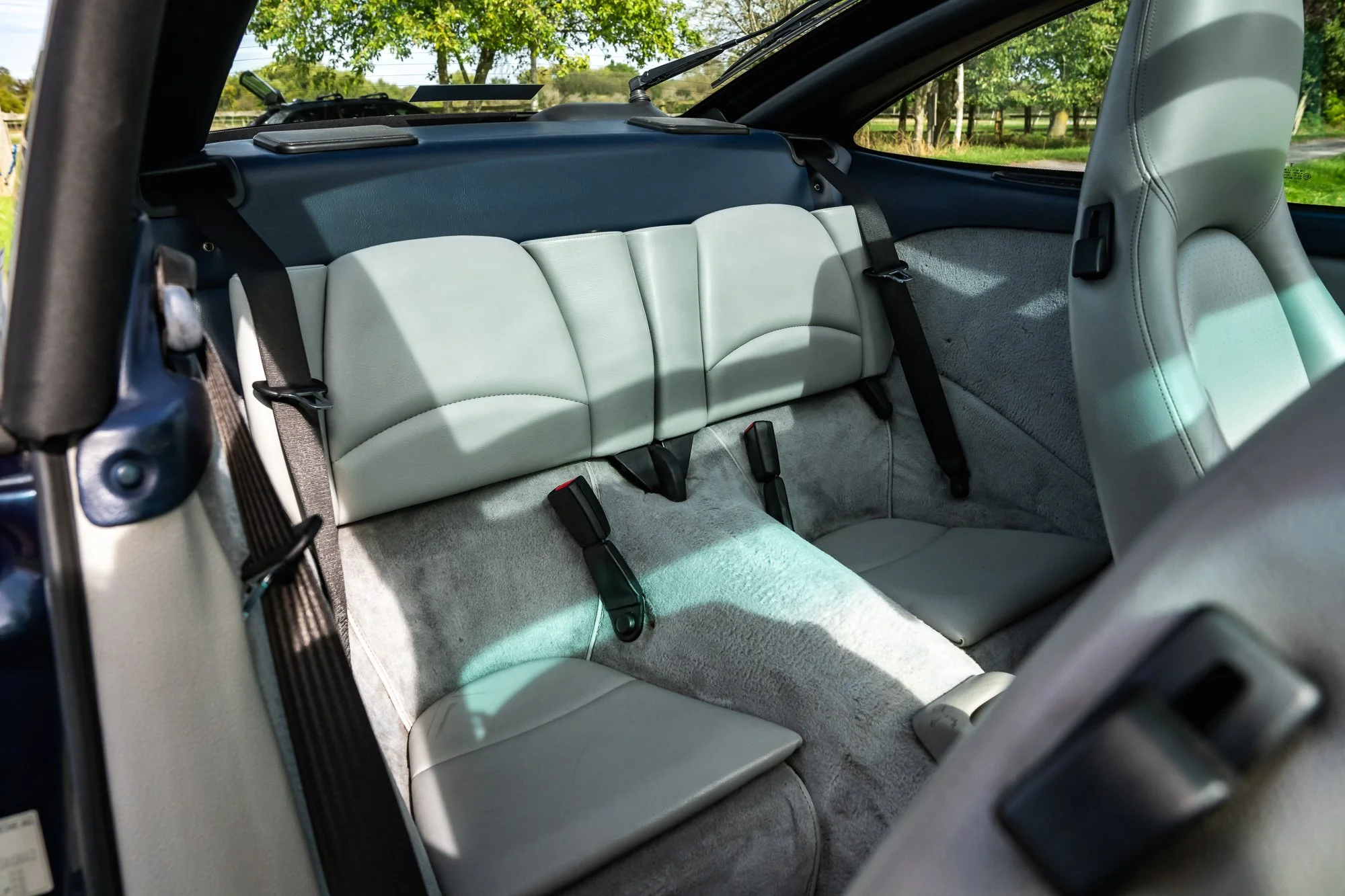 Porsche_993_Targa_interior-20.jpg