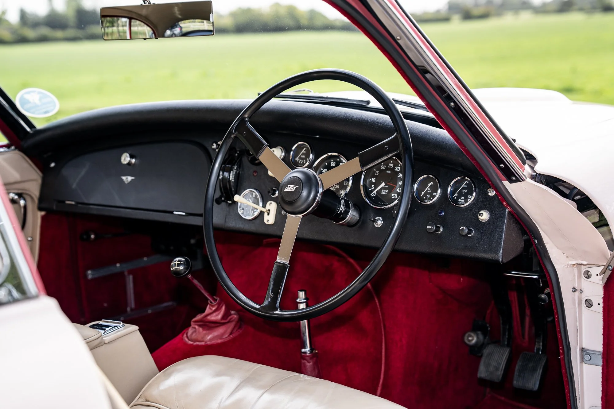 Jensen_541R_interior-3.jpg