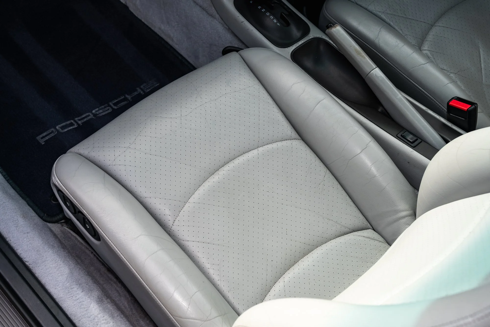 Porsche_993_Targa_interior-4.jpg
