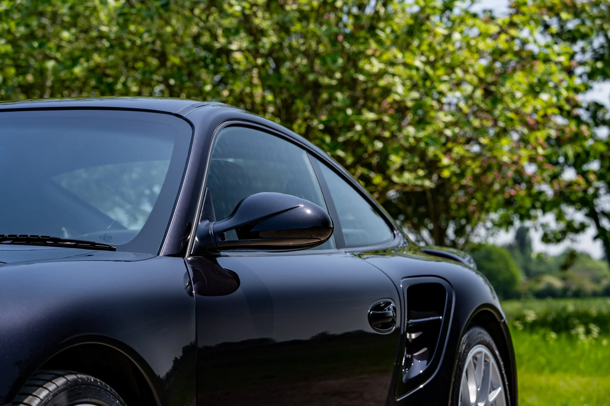 Porsche_911_Turbo S_exterior-6.jpg