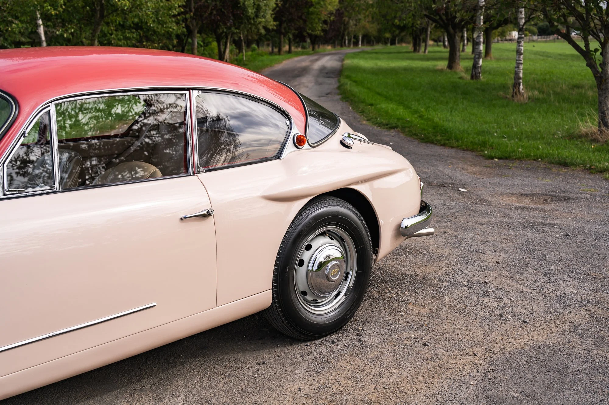 Jensen_541R_exterior-18.jpg